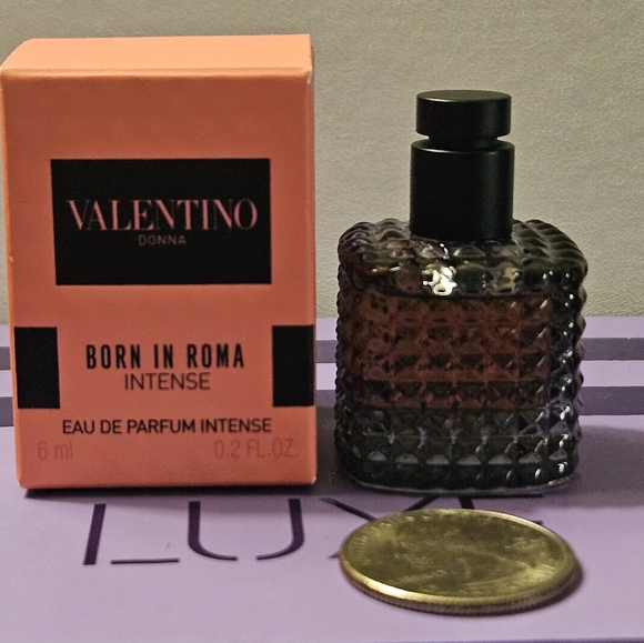 Valentino Donna Born in Roma Intense Eau de Parfum 6ml/0.2 oz Mini Travel Dapper - Picture 2 of 4